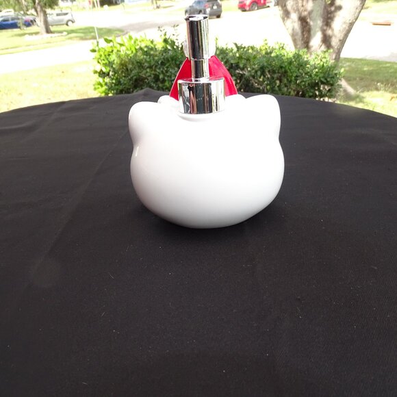 Hello Kitty Red Bow Soap Dispenser NEW - Picture 4 of 8